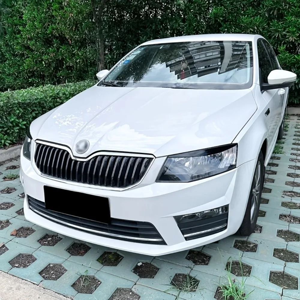 For Skoda Octavia Mk3 2015 - 2017 Bodykit Glossy Black/Carbon Look Pair Car Front Headlight Eyebrows Headlight Protective