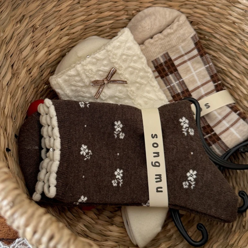 

3 пары женских осенне-зимних носков в стиле ретро с цветочным принтом и бантом, модные, простые, удобные, повседневные носки средней длины.