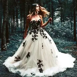 Black And White Wedding Dress Lace Appliques Sweetheart Neck Sleeveless Long Tulle Gothic Bridal Gowns Court Train Country Robe