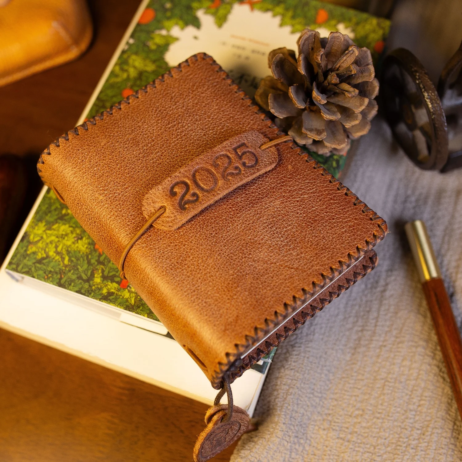 

Fog wax head layer cowhide A7 loose-leaf book TN passport fixed-page book travel diary handbook