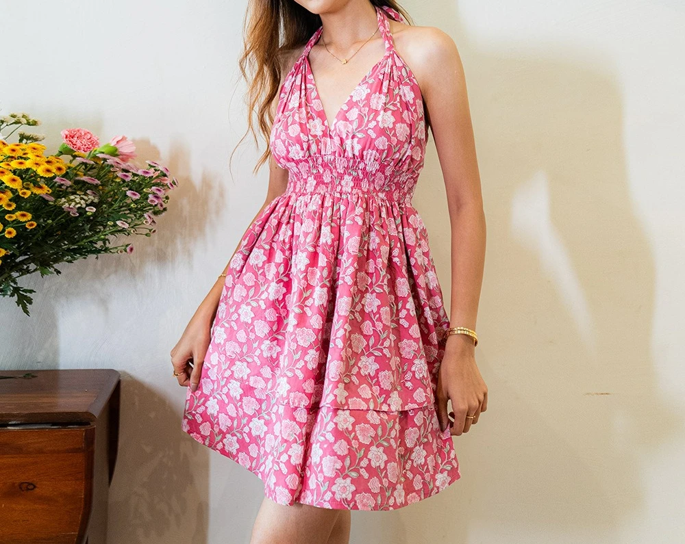 

2025 Fashion Summer New V-neck Hanging Neck Strap Skirt Open Back Big Swing Holiday Dress