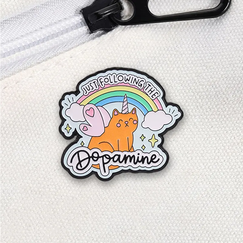 Just Following The Dopamine Emaille-Abzeichen Einhorn-Katze mit Regenbogen und Wolken Legierungs-Pin-Brosche Schmuckgeschenke für Freunde – Detail 4