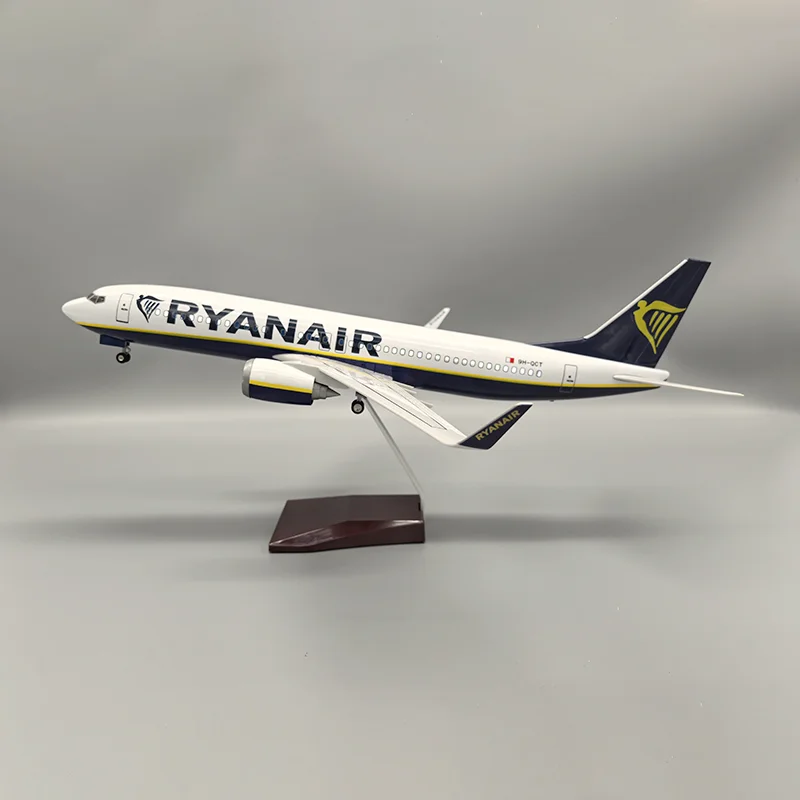 48CM 1:85 Scale B737 B737-800 Model RYANAIR Airline With Base