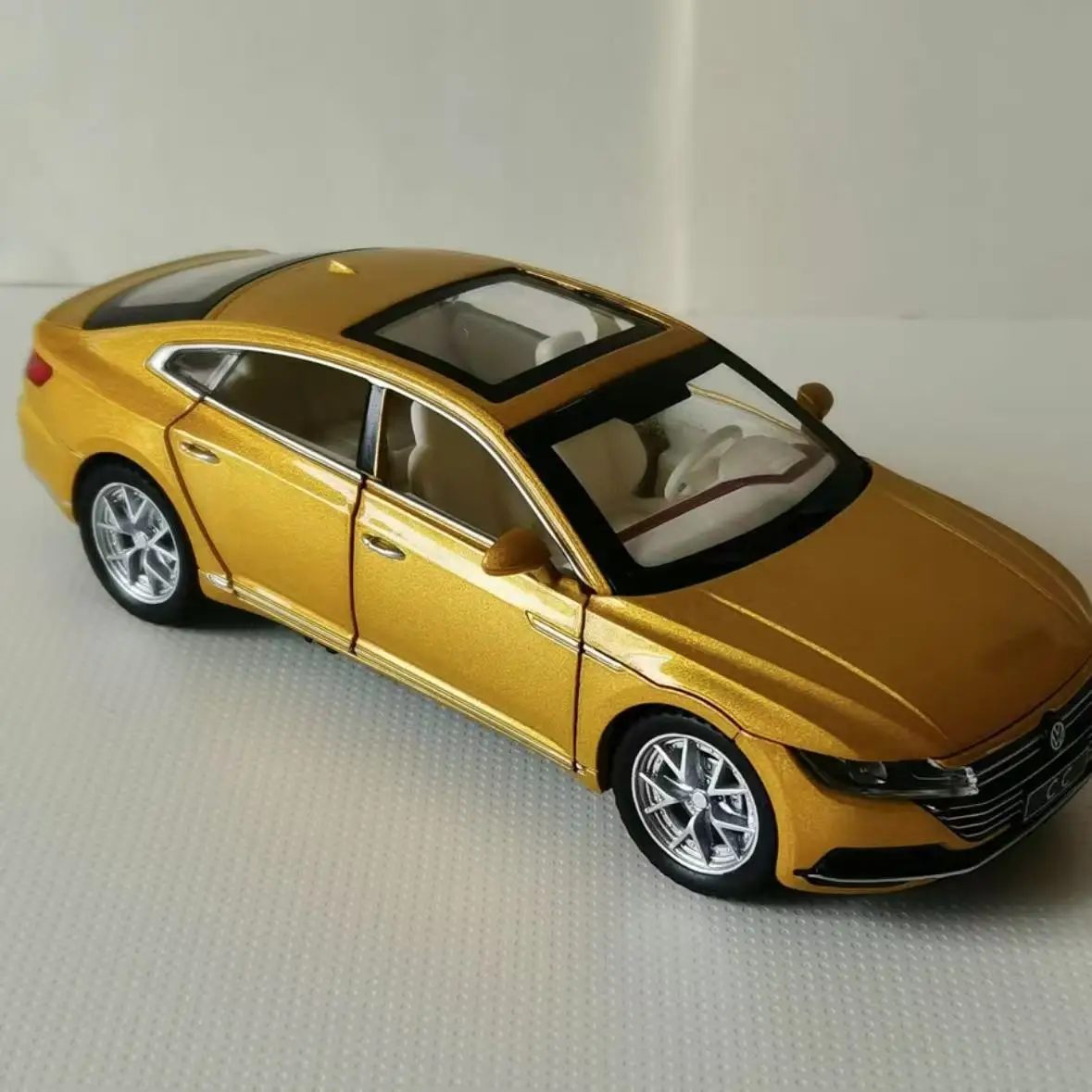 Modelo de coche Volkswagen CC arteon 1:32, coche de aleación fundido a presión, modelo de coche de juguete, juguete coleccionable para niños, regalo de Navidad