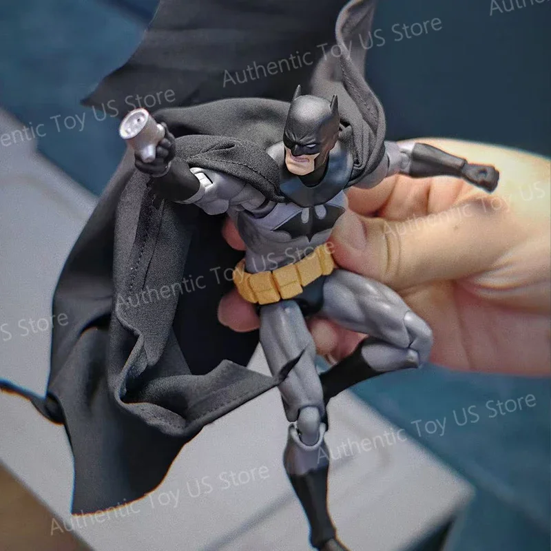 ของเล่นใหม่ปี 2025 ฟิกเกอร์แบทแมน CT Toys แบทแมน Mafex 126 แอคชั่นฟิกเกอร์ ดีซี จัสติซลีก ฮัช ฟิกเกอร์ ดิ ดาร์คไนท์ คอลเลคชั่น ของเล่นเด็ก