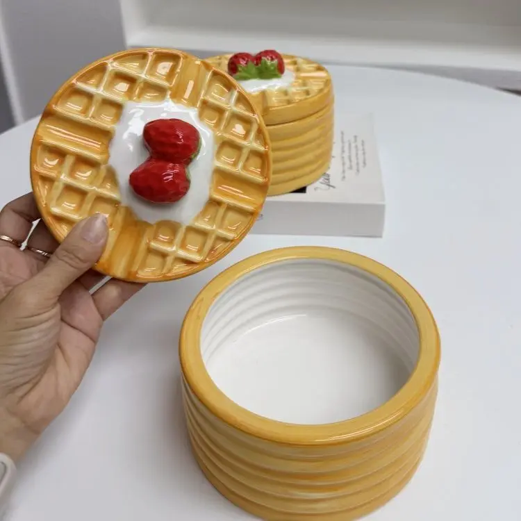 Ceramic Storage Jar Strawberry Relief Waffle Living Room Jewelry Snack Candies Multifunctional