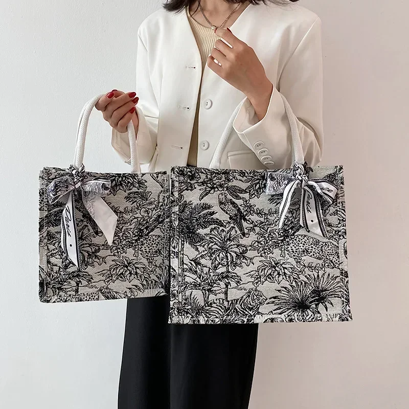 

2024 Ladies Shopping Bag Women's Versatile Shoulder Bag Handbag Fashion Commuter Tote Bag Women's Student Purses and Handbag