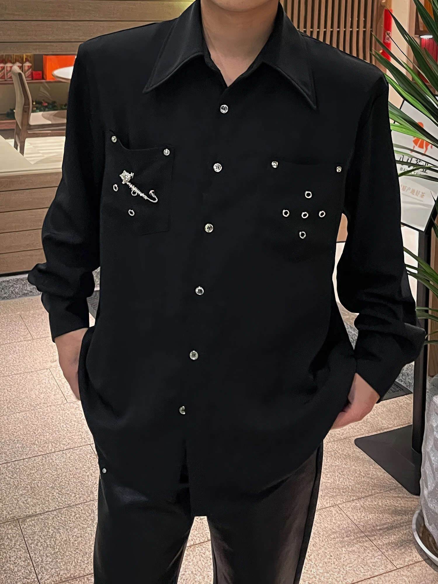 Men's 2025 Spring Solid Color Long-sleeve Shirts Men's Niche Rivet High-end Simple Pin Decoration Tops Trendy Shoulder Pad Shirt