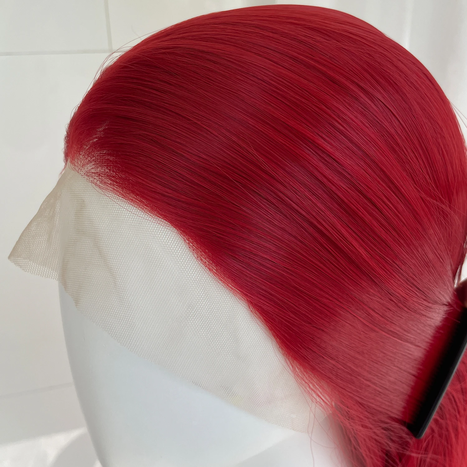 Hellrote 13x4 synthetische Lace-Front-Perücken für Frauen, 66 cm lange, gerade synthetische Perücken, Halloween-Cosplay-Perücken, 150 % Dichte – Detail 3