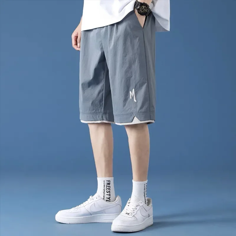 In The Summer of 2024, Men's Thin Five-point Pants Were Loose and Straight, and The Street Brand Spread Casual Overalls.