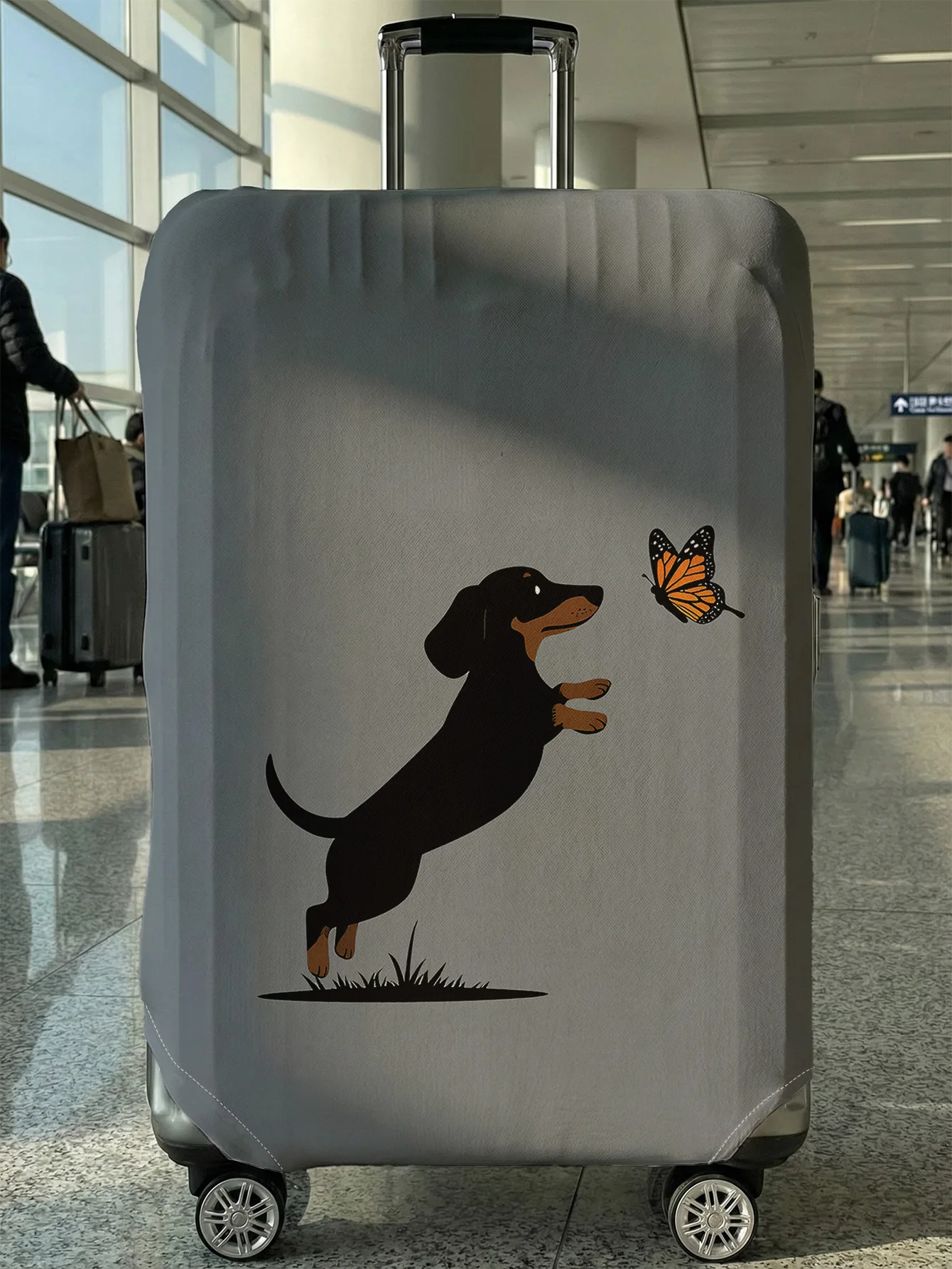 

Чехол для багажа с принтом таксы, гоняющейся за бабочкой, подходит для чемоданов 18-32 дюймов, чехол на ручку чемодана, дорожные аксессуары