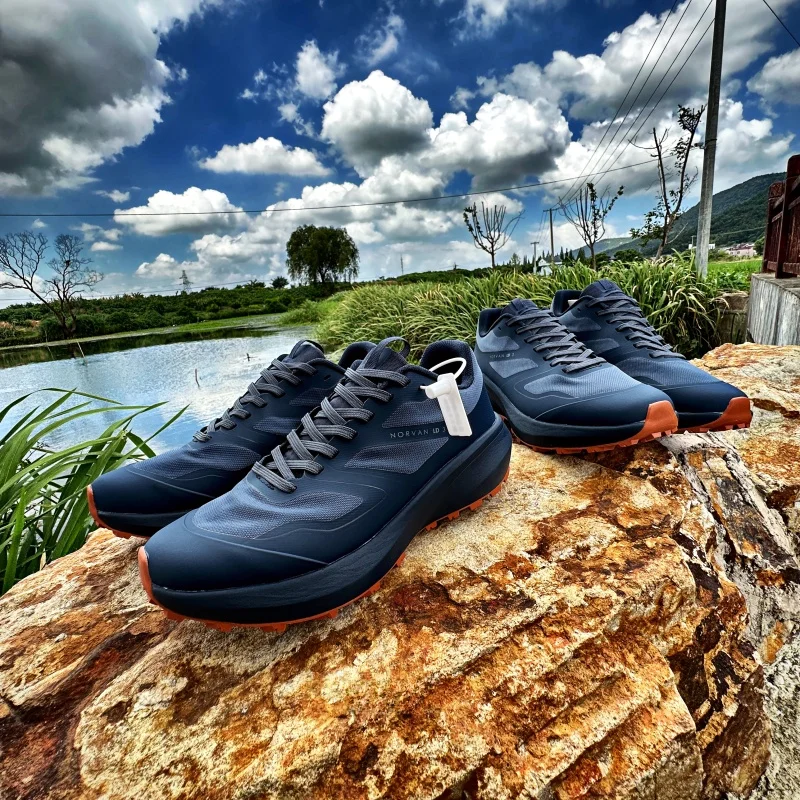 

High-End Men's Running Shoes Outdoor Breathable Mesh Waterproof Glued Lightweight Sport Casual Shoes Spring Season round Toe