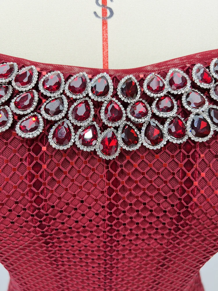 レッドラインストーンコルセットボディコンロングドレス – クリスタルネックラインの高級イブニングガウン、フォーマルパーティー＆ガラプロムドレスに