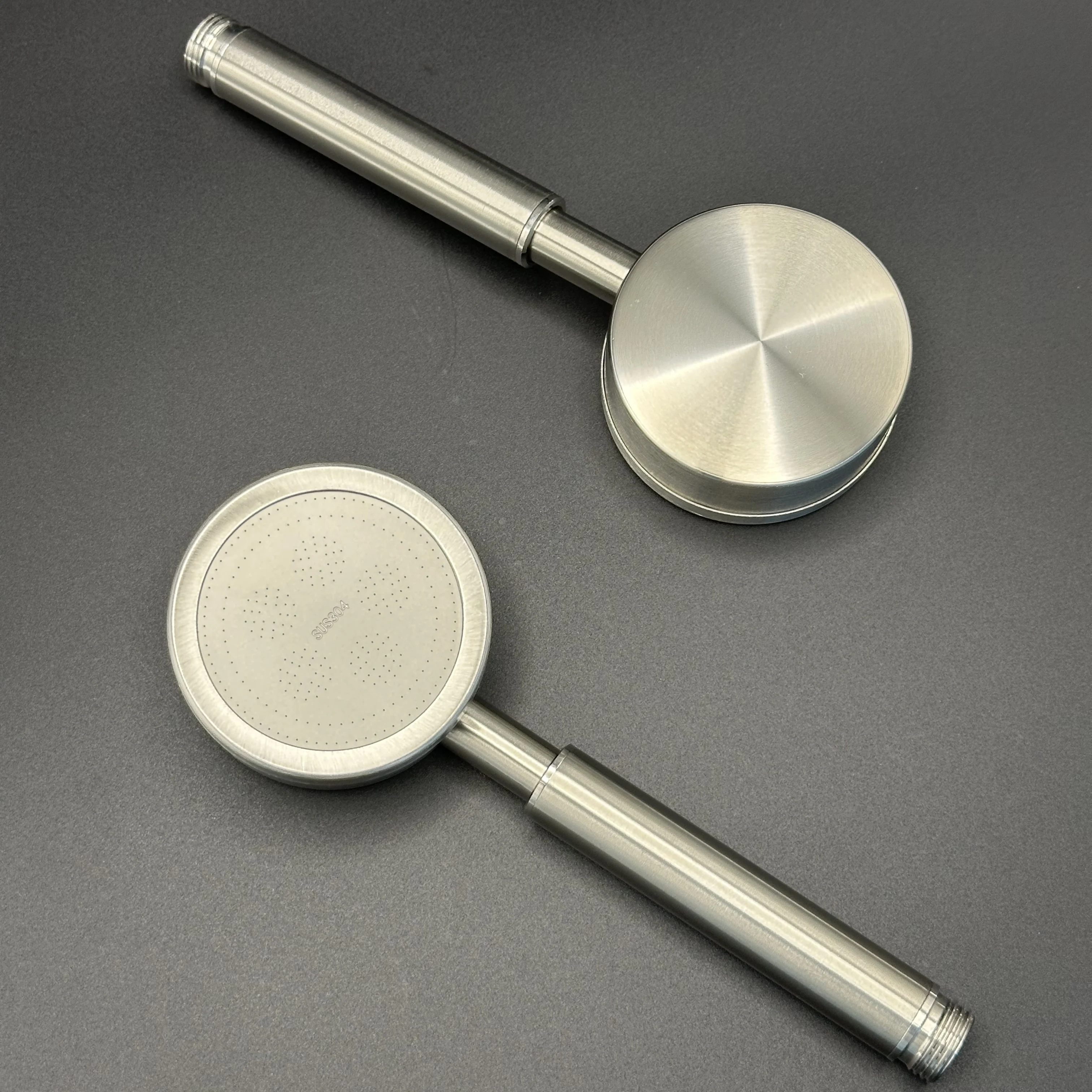 

Ручная насадка для душа высокого давления, универсальная резьба G1/2, простая в установке металлическая насадка для душа, прочная и устойчивая к падению для ванной комнаты