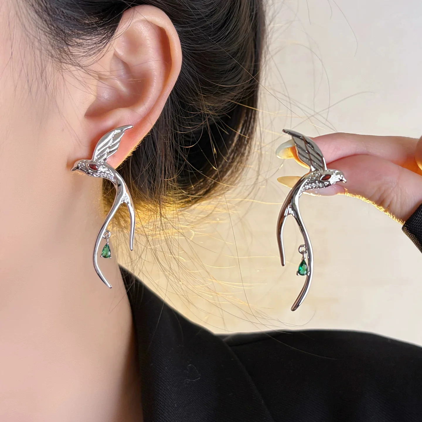 New Silver Swallow Bird Tassel Earrings For Women Light Luxury High Sense Waterdrop Gem Pendant Exaggerated Stud Ear Jewelry