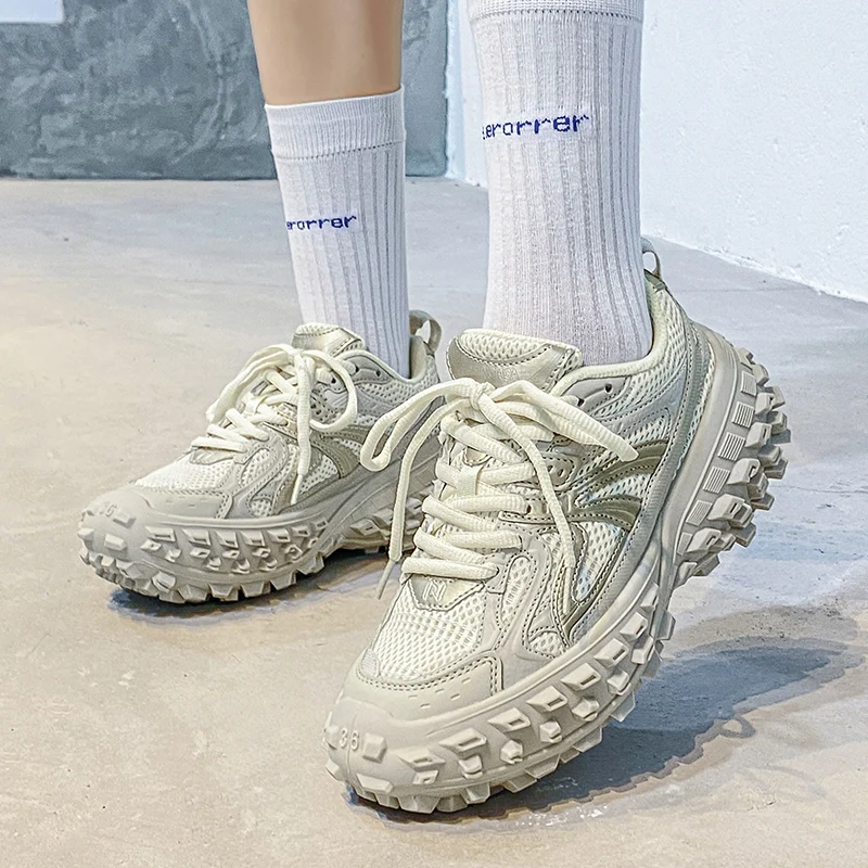 Summer Hot Outdoor Walking Shoes Hiking Mountaineering Slip Resistant Casual Waterproof Shoes Breathable Hiking Shoes