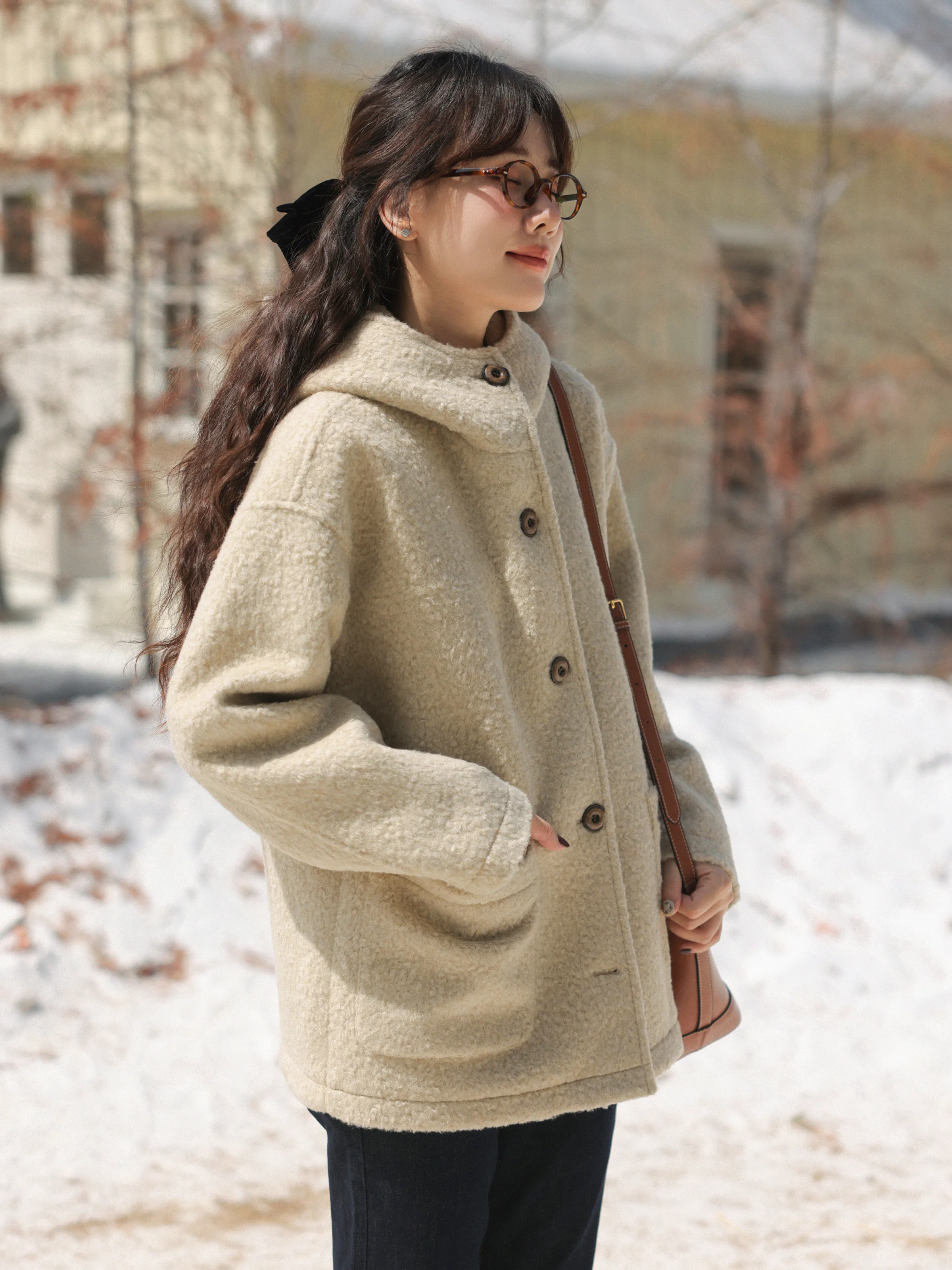 سترة صوفية لطيفة بغطاء للرأس للنساء، معطف تيدي قصير دافئ، ملابس خارجية بأزرار علوية، مظهر كاجوال شتوي، نمط مريح للاستخدام اليومي