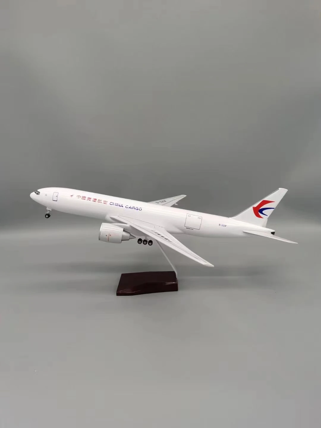 

47cm China Eastern Airlines Boeing b777 Model Plane Resin Diecast Airplanes with Light & Wheel for Collection Display