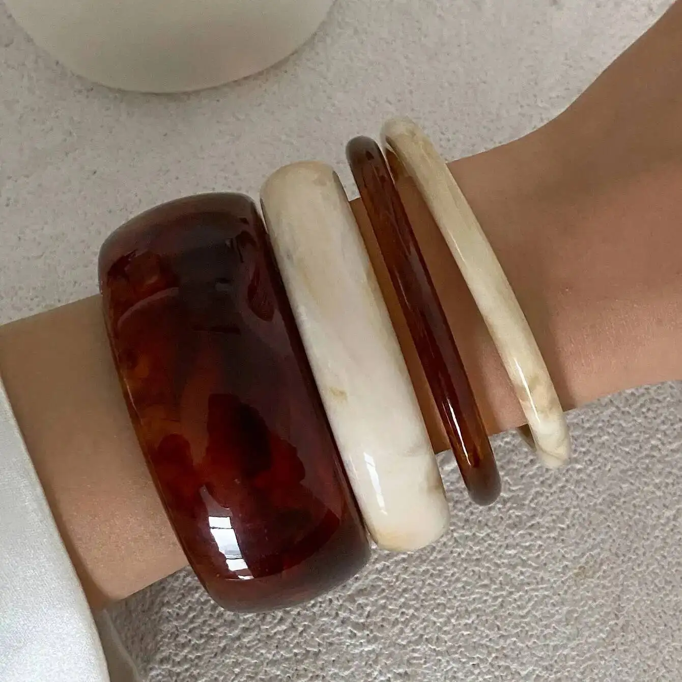 Salircon 4 Stile Vintage Übertreiben Harz Armreifen für Frauen Punk Geometrische Charme Unregelmäßige Armbänder Täglichen Schmuck 2025 Neue