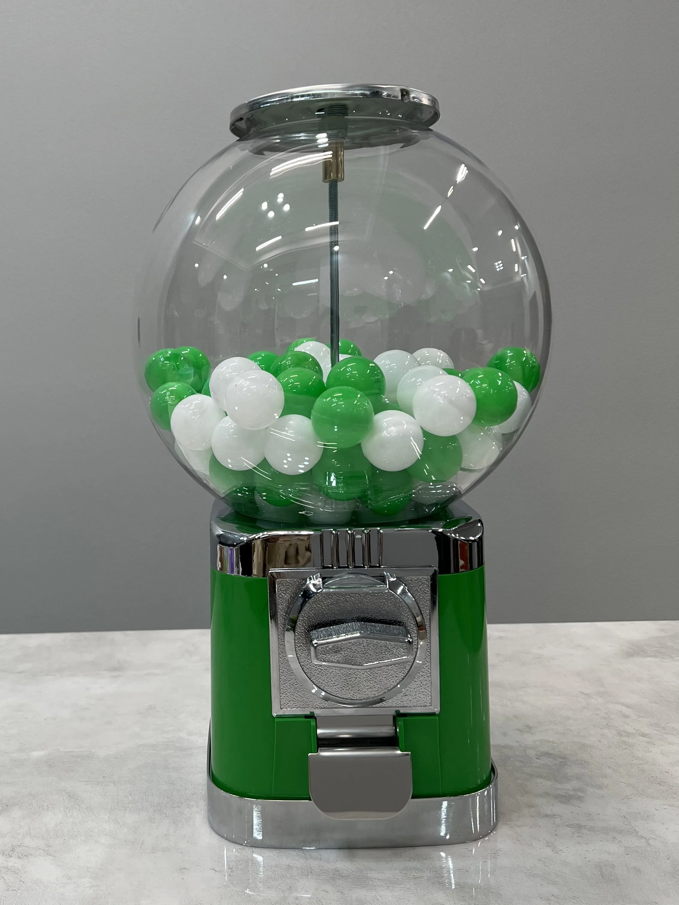 

Small commercial egg twisting machine Children's desktop household toy machine Round candy machine Opening lottery Coin slot