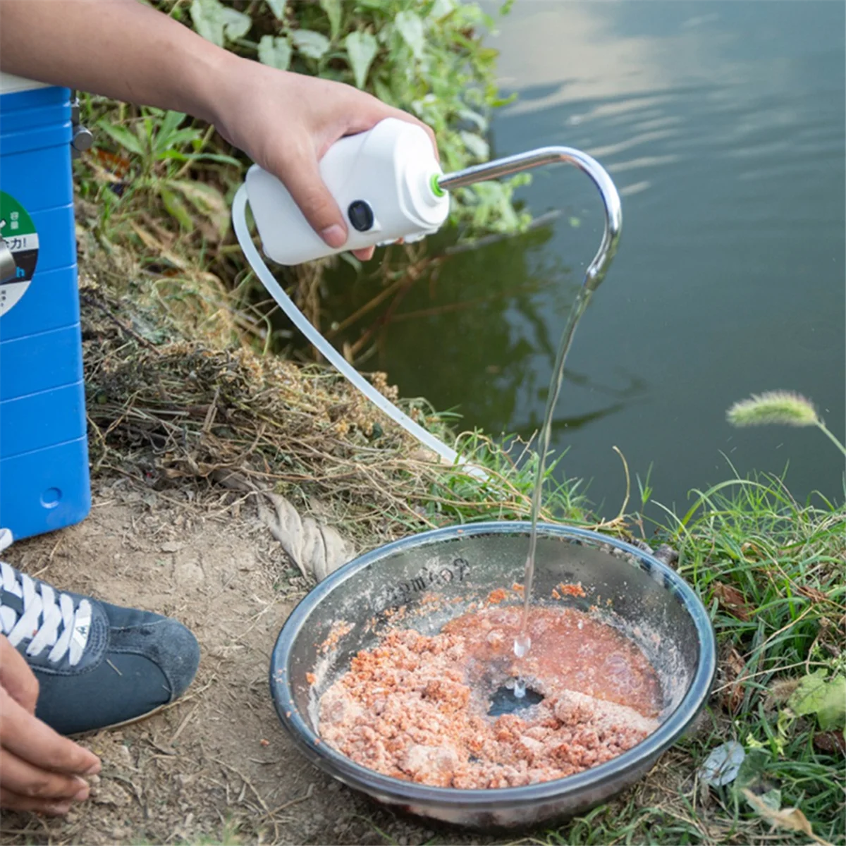 

New 3 in 1 Outdoor Fishing Oxygenation Air Pump USB Intelligent Sensor Water Oxygen Pump Portable Smart LED Light-Black