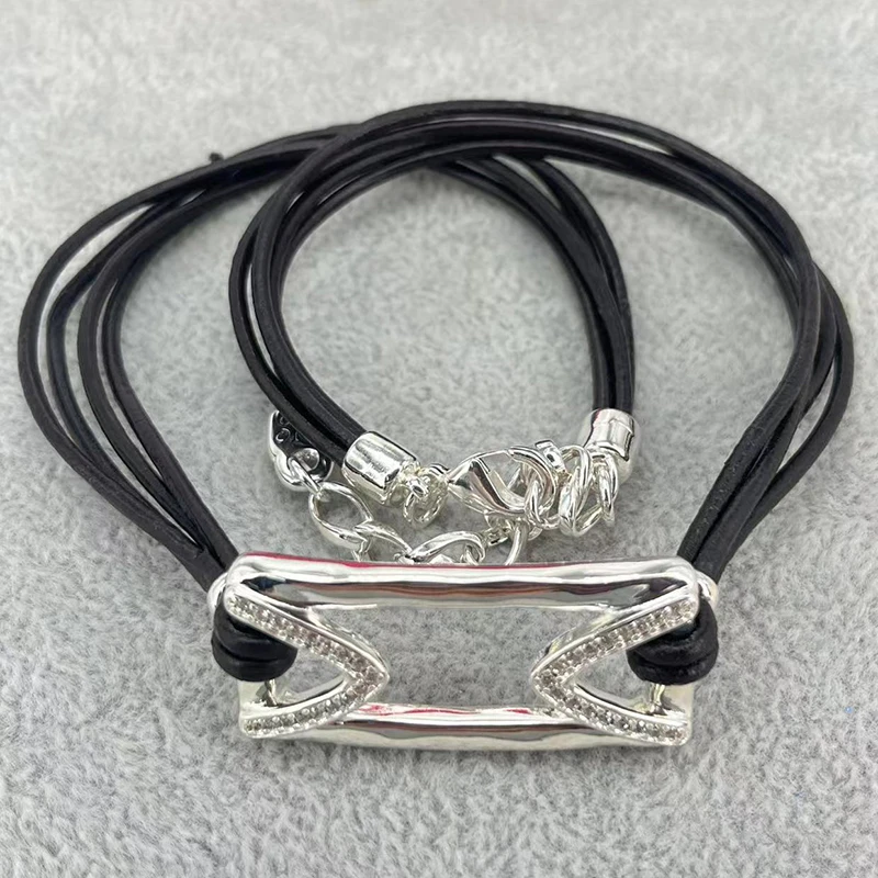 

Новейший нишевой дизайн в Испании unode 50 2024, высококачественное ожерелье из кожаной веревки, Женская подарочная упаковка ювелирных изделий