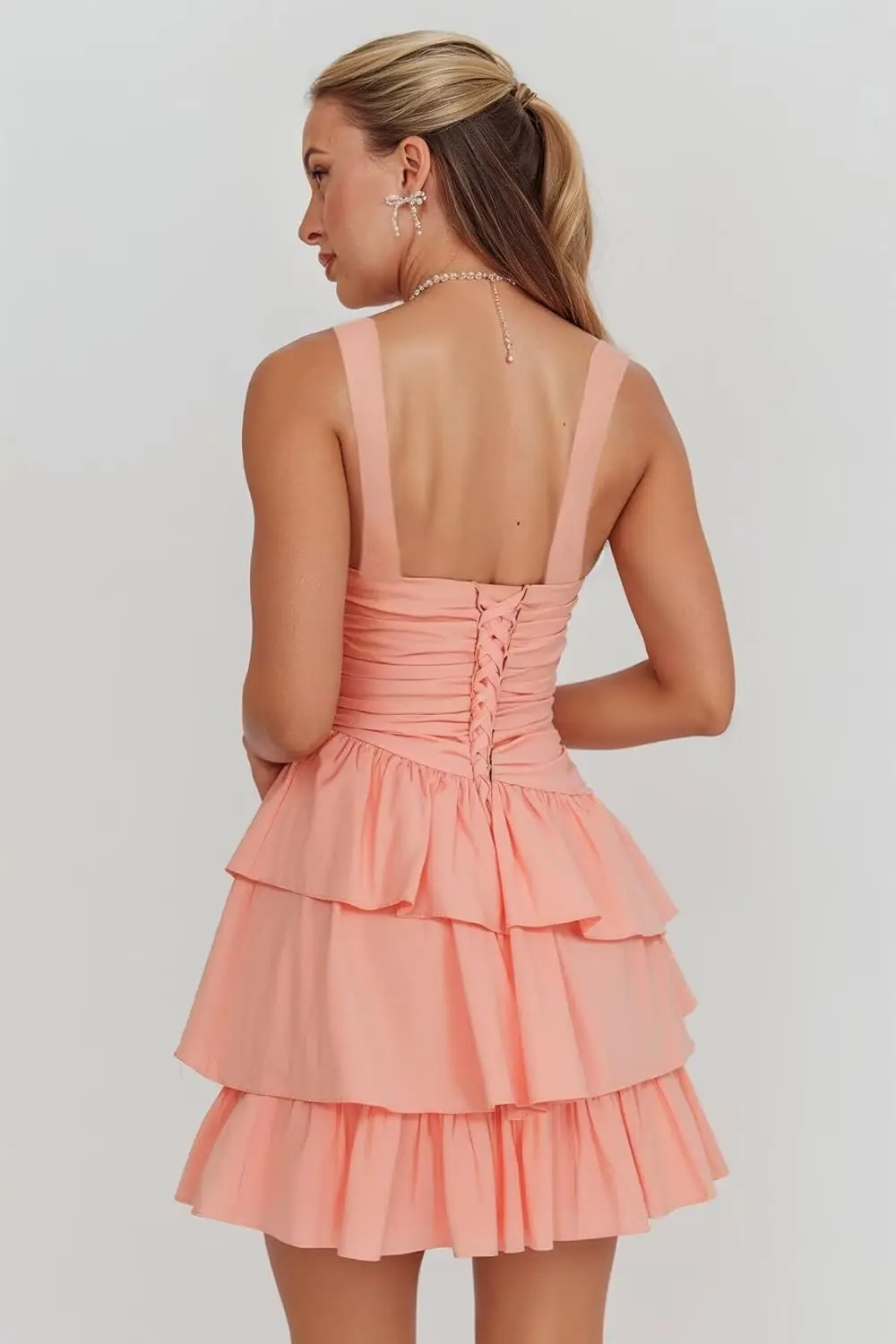 فساتين قصيرة لحفلات العودة للوطن بأشرطة سباغيتي متدرجة من الساتان ورقبة مربعة فستان كوكتيل صغير لحفلات التخرج فوق الركبة، قصير