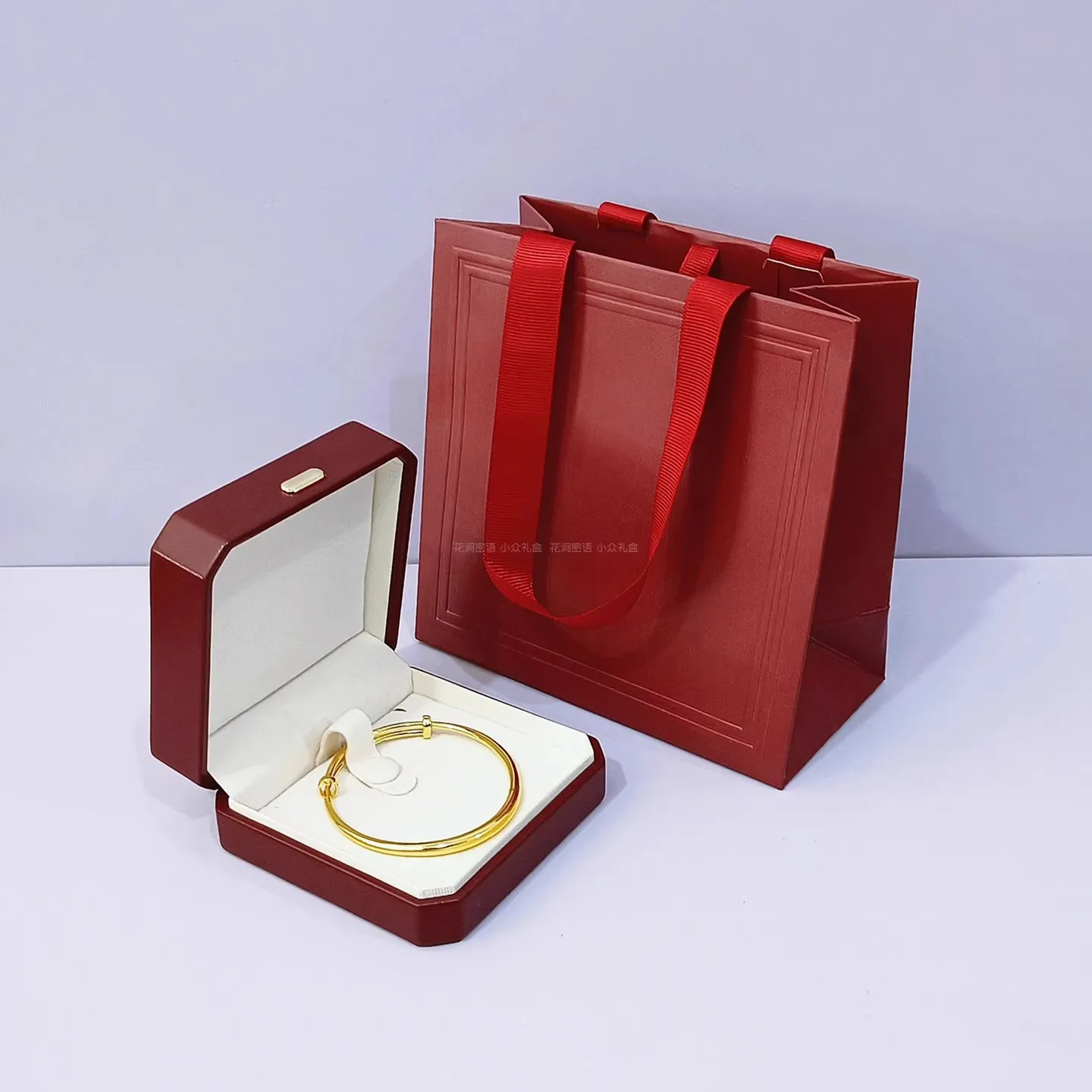 الرجعية حلقة حامل قلادة فاخرة صندوق تخزين سوار علبة التعبئة والتغليف المستوردة فو الجلود الجلود الملمس صندوق للمنزل الزفاف