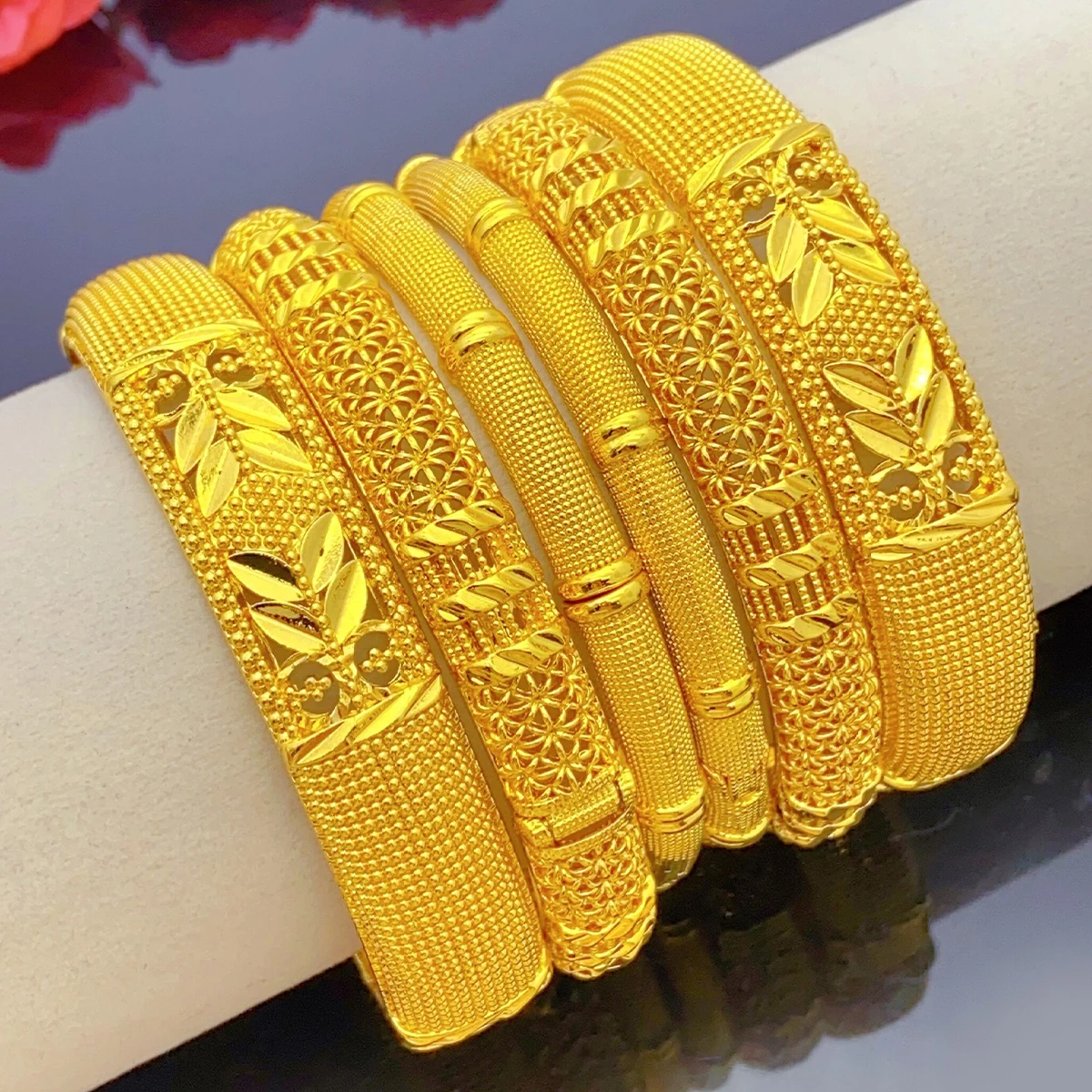 XUHUANG 24k Gold Plated Round Design Bracelets Dubai Saudi Bangle for Bridal Indian Hand Jewelry Arab Luxury Jewelry Party Gifts