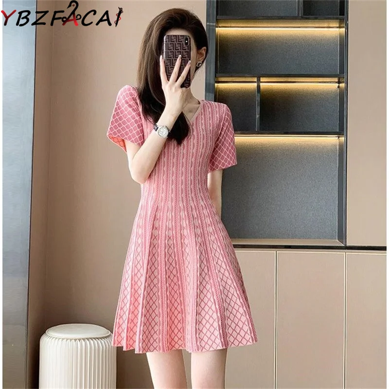 

Fashion Sweet Pink Plaid Knitted Dress 2022 Summer New Women Clothing High Quality Waist Slim V Neck Short Sleeved Knitted Skirt