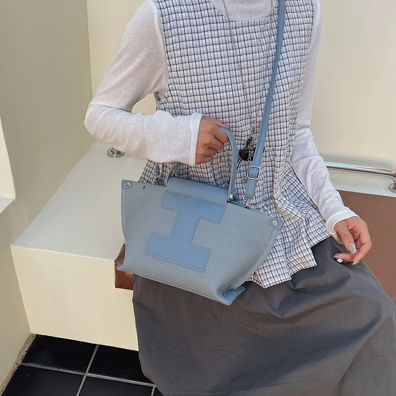 

Chic Vintage Diaper Bags For Women Designer Leather Messenger Bag Simple Crossbody Bag Elegant Large Capacity Shoulder Bag