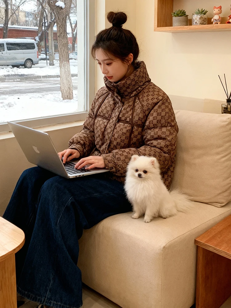 เสื้อโค้ทผู้หญิงแบบมีซับในบุผ้านวม ผ้าฝ้ายพัฟเฟอร์ สำหรับฤดูหนาว บุขนด้านใน คุณภาพสูง สไตล์เกาหลี ทรงหลวม เหมาะสำหรับใส่ไปทำงาน