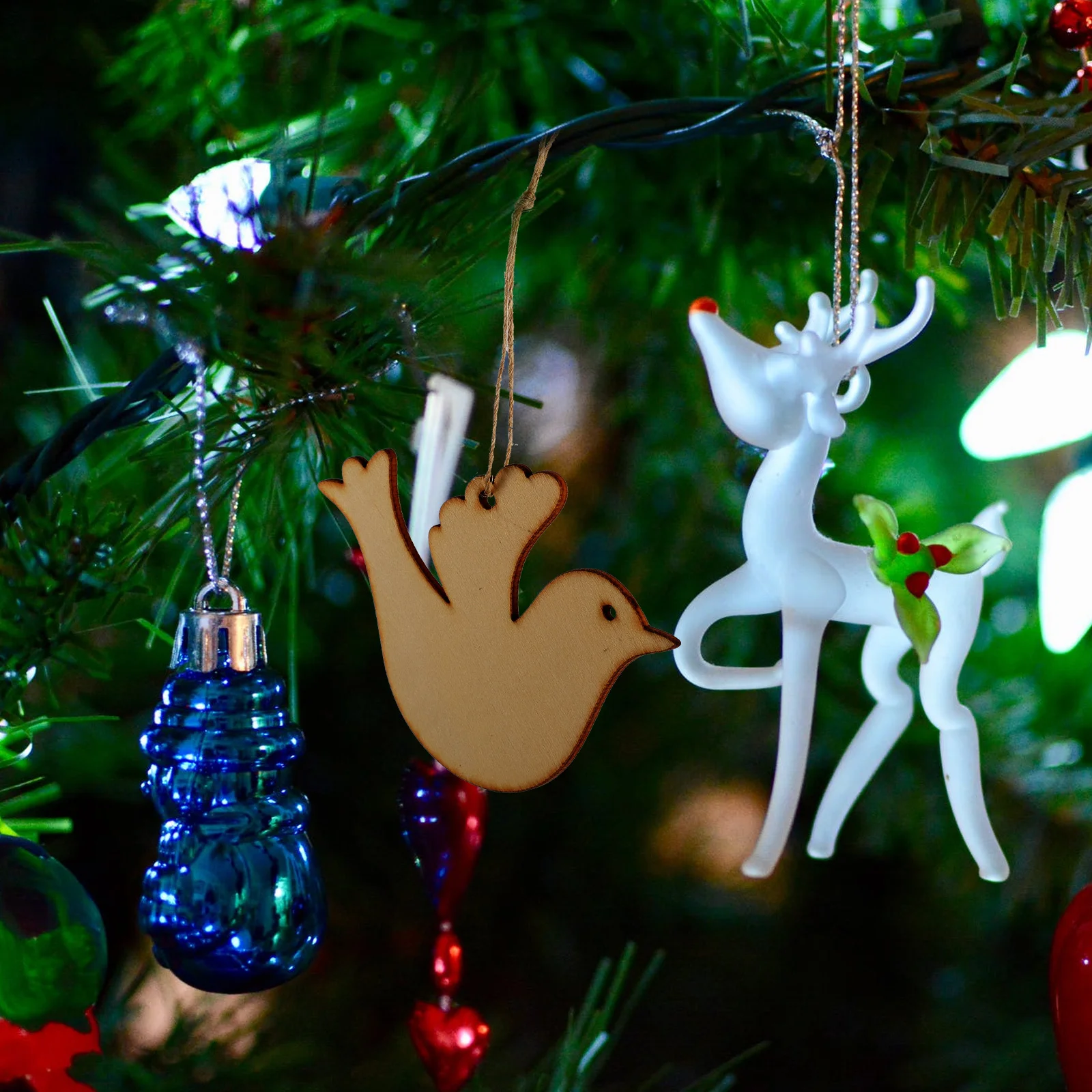 50 قطعة عيد الميلاد الخشبية الطيور الحلي غير مصبوغ شرائح الخشب Craft بها بنفسك الحرفية لقضاء عطلة ديكور الطيور على شكل انقطاع قلادة عيد الميلاد