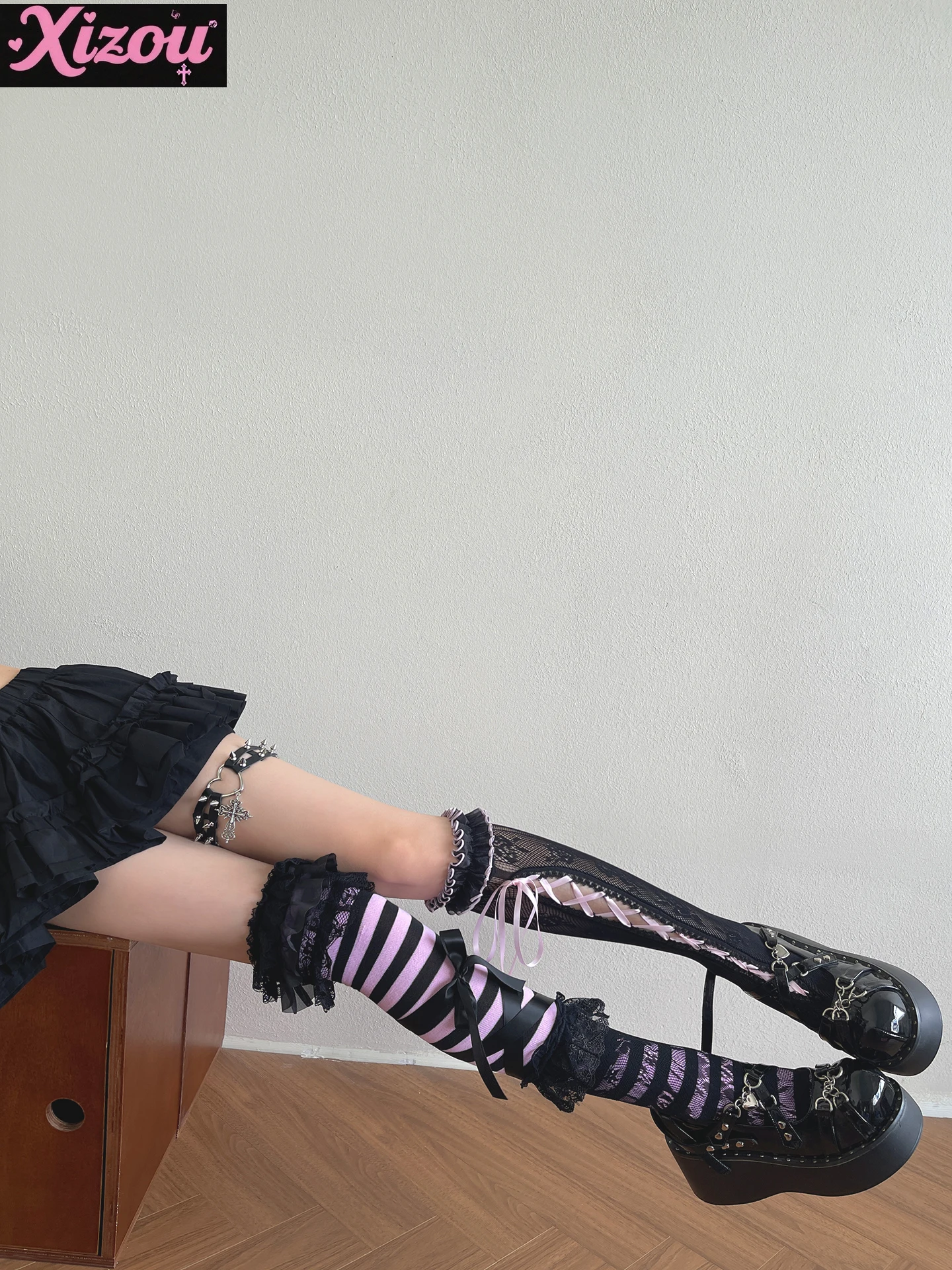 Japanese new gothic dark female pink black stripe strap lace mid tube knee thigh socks lolita girl stacked combination socks