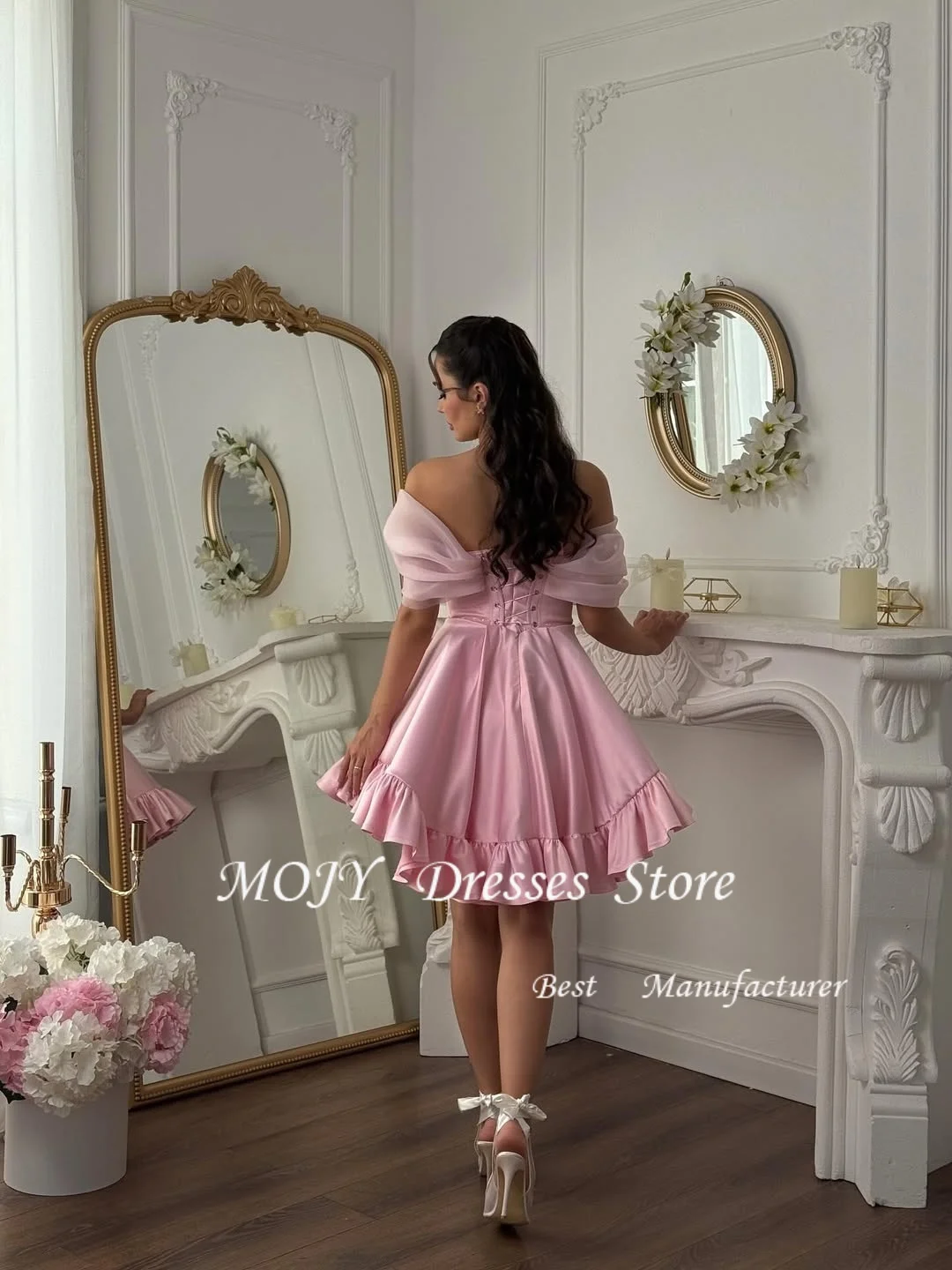 Sukienki na studniówkę z różowej organzy, z odkrytymi ramionami, długość nad kolano, eleganckie sukienki damskie na przyjęcie, gorsetowe, krótkie sukienki wieczorowe, szyte na miarę w Dubaju.