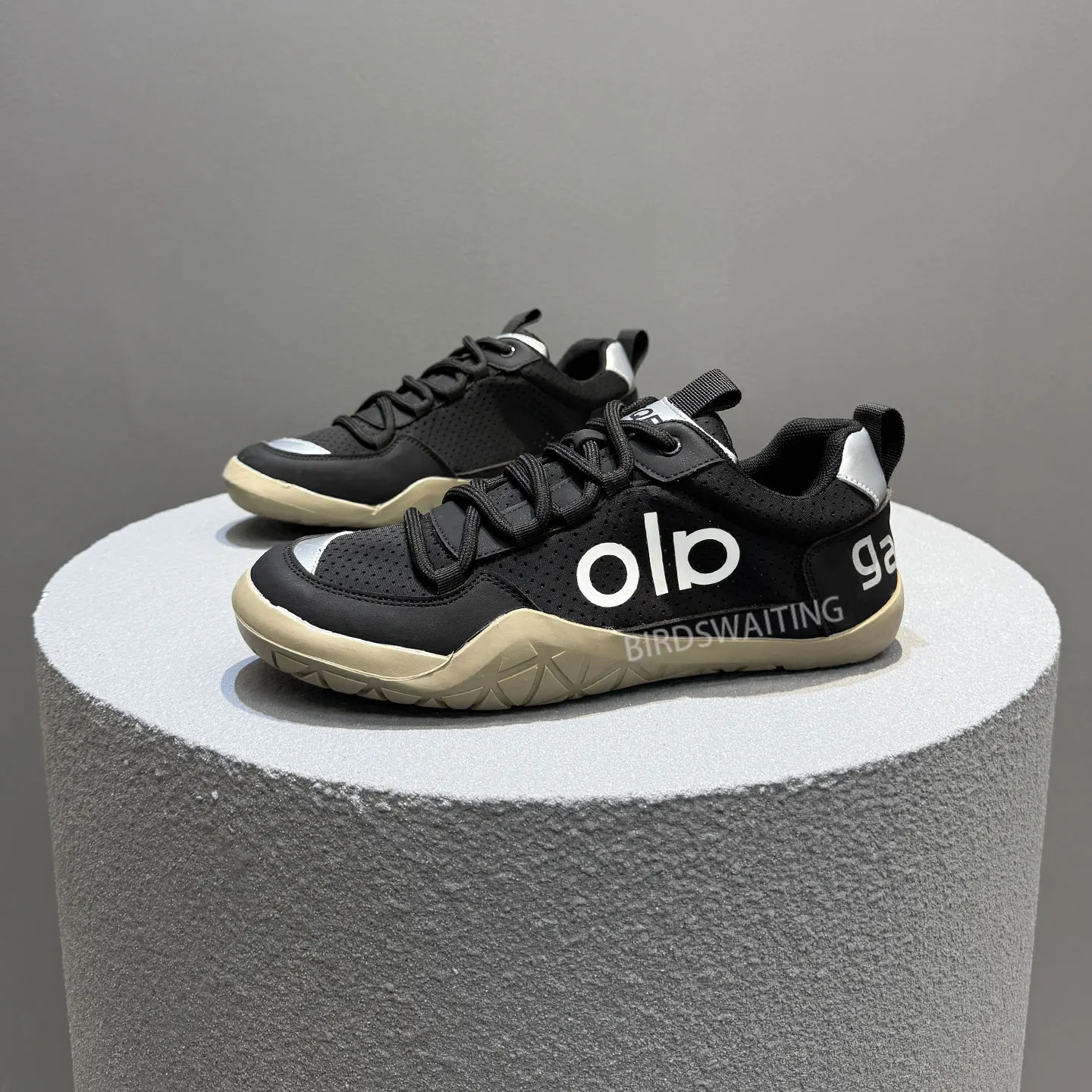 New sports shoes Summer breathable unisex sports casual lightweight soft-soled shoes White sports shoes Everyday training shoes