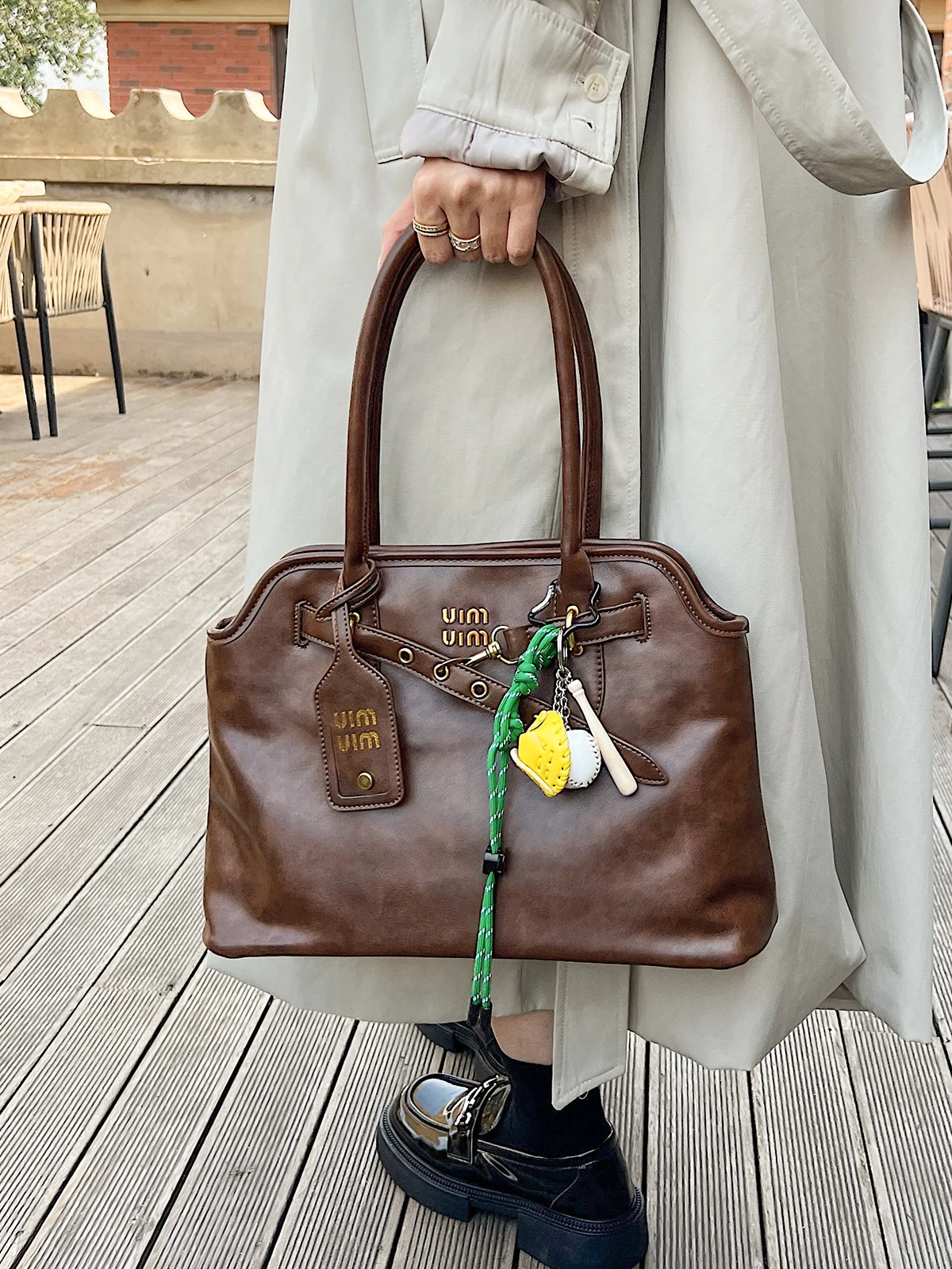 الراقية الفاخرة مصمم حقيبة ذات سعة كبيرة الإناث 2025 الربيع والخريف موضة جديدة حقيبة يد الرجعية كل مباراة ركاب حمل حقيبة #2