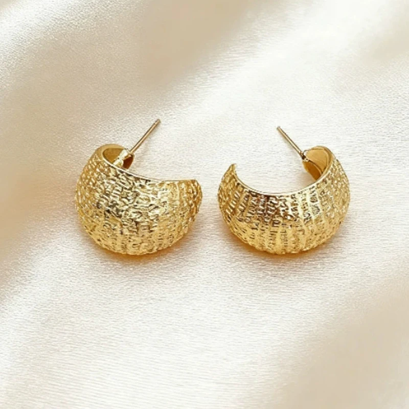 Uneven Surface Metal C Shaped Earrings for Women Vintage Golden Simple Geometry Semicircle Drop Earrings Trendy Party Jewelry