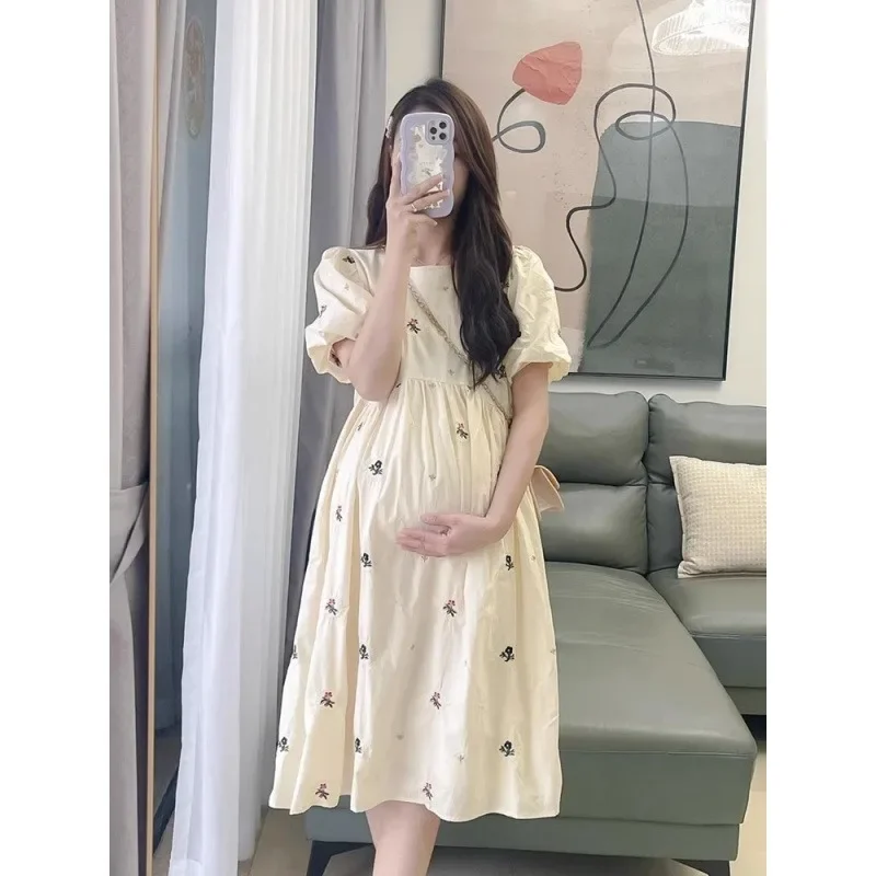 

Shop the Latest New Summer Floral Maternity Dress! Cute Korean Puff Sleeve Mid-Length Round Neck Dress for a Fresh, Stylish Look