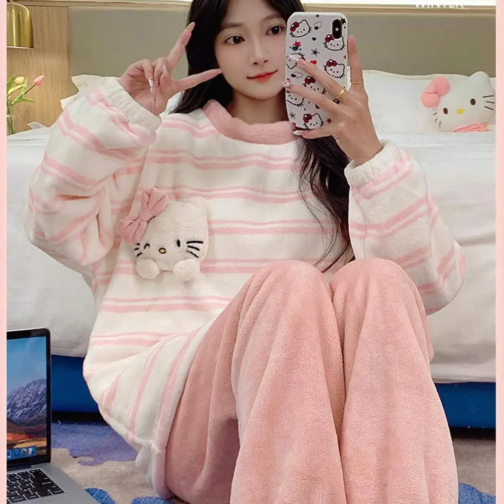 Nette Hallo Kitty Frauen Warme Flanell Pyjamas Set Kawaii Weibliche Winter Verdicken Hause Kleidung Mädchen Cartoon Verdicken Nette Tops Hosen