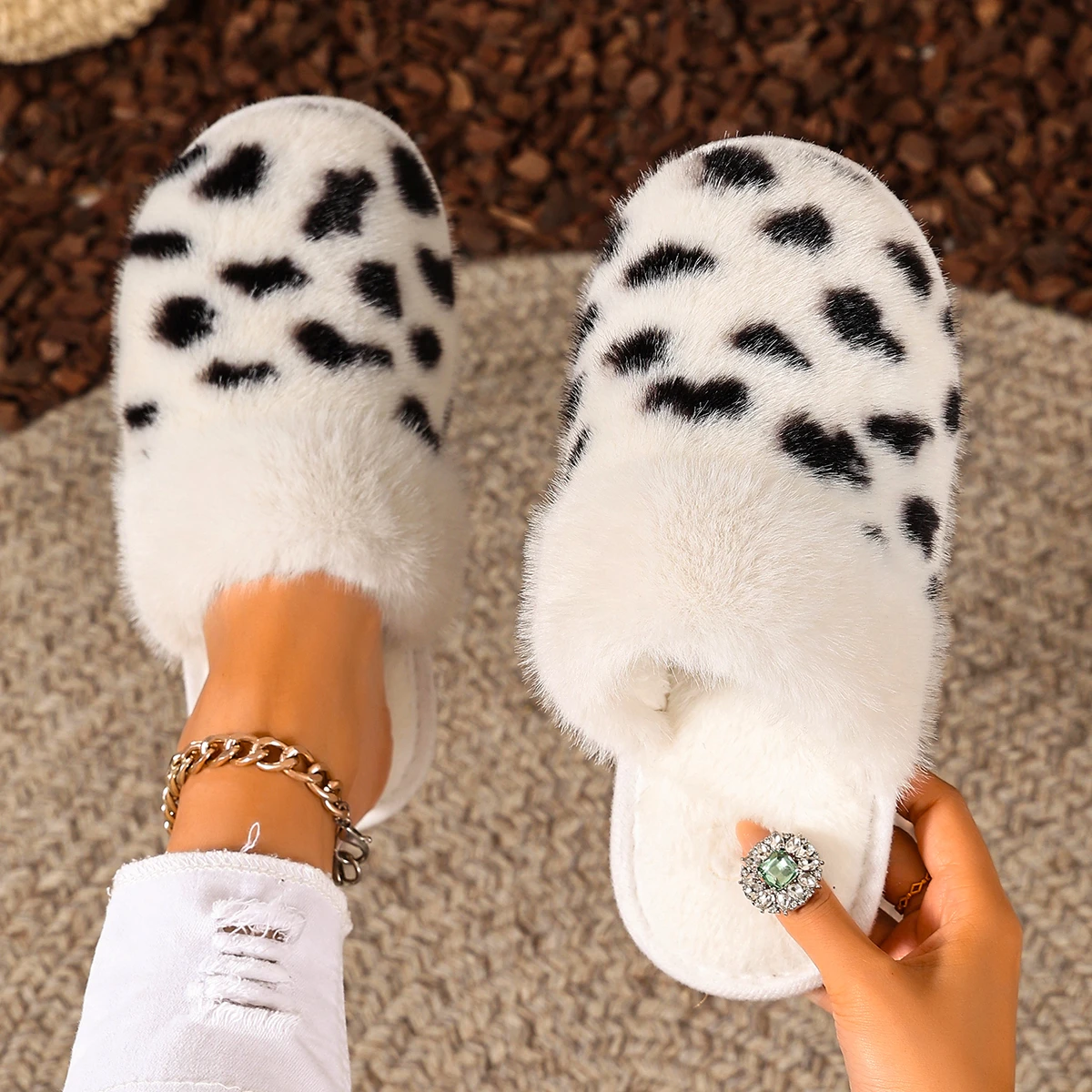 2026 New  Women Plush Indoor Slippers Dopamine Style Comfortable Warm Ideal Non-Slip Bedroom Flat Slippers For Winter Home Wear