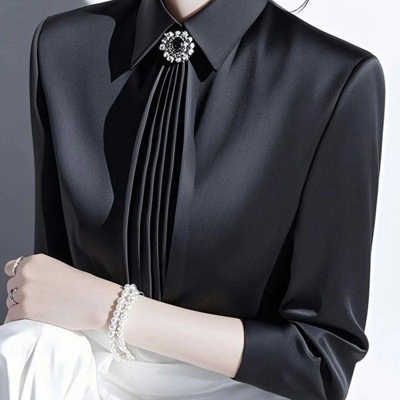 2025 Lente Nieuwe Temperament Satijnen Blouse Dames Kantoor Dame Eenvoud Geplooide Turn-down Kraag Lange Mouwen Vrouwen Kleding