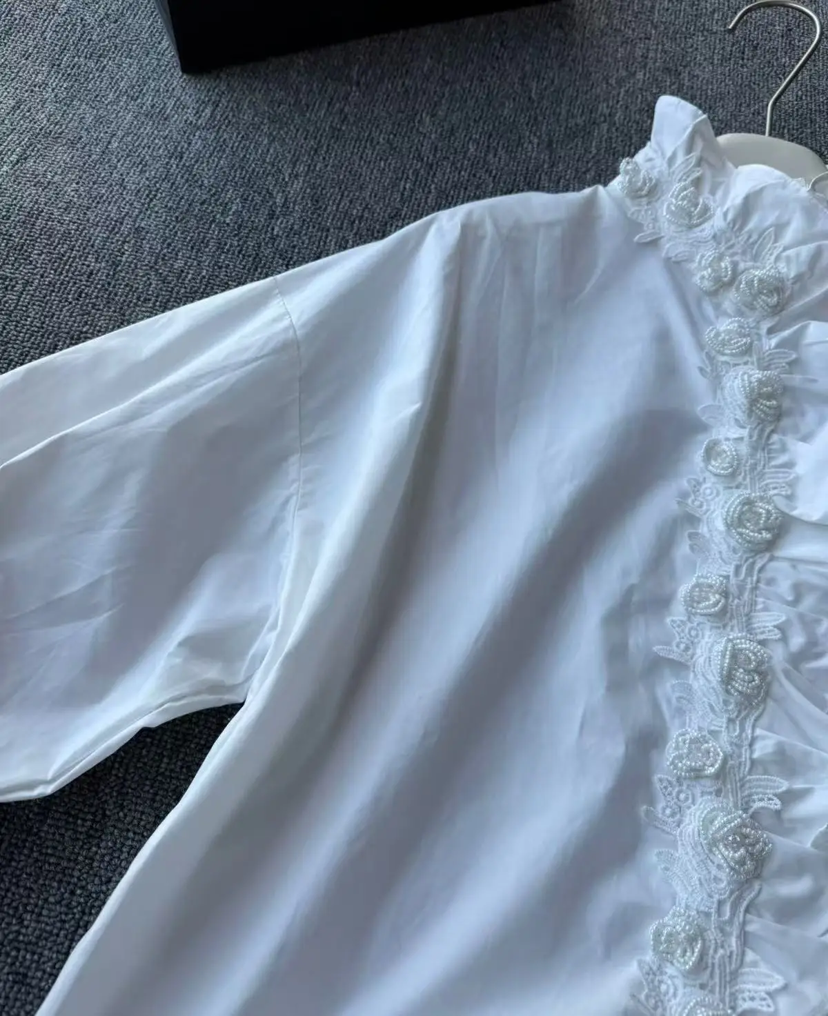 女性用長袖ブラウスとシャツ,ハイエンド,3Dビーズ,花のステッチ,綿,黒,白,エレガント,婦人服