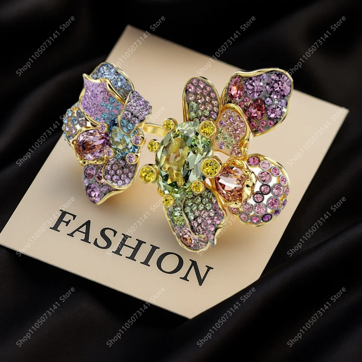 

Элегантное и великолепное кольцо с цирконом «Цветок мечты» идеально подходит для банкетов и вечеринок — универсальный подарок на день рождения.