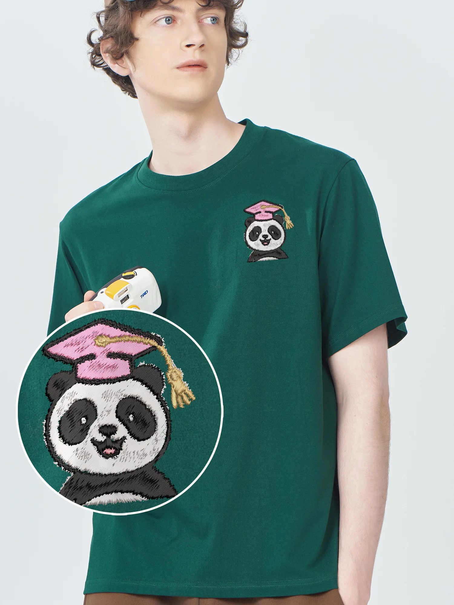 

Happy Bear Wearing Graduation Cap Embroidered Tshirts Funny Camiseta Classic Men Women Unisex Trendy Embroidery T-Shirt