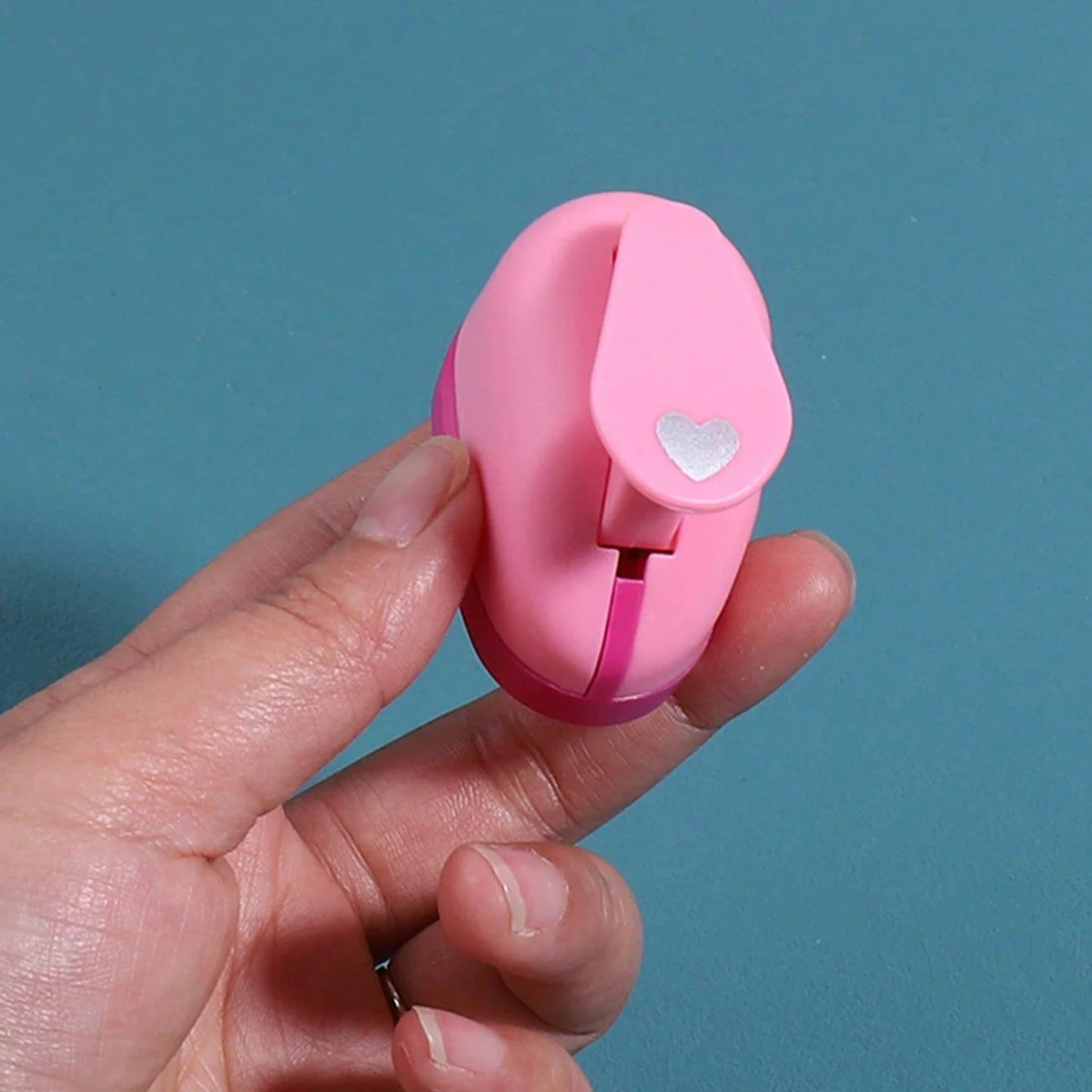 1 個の紙切断小さなエンボッサー、クリエイティブなハートパターンデザインハンドブック作成補助、フォトアルバムスクラップブック装飾用品