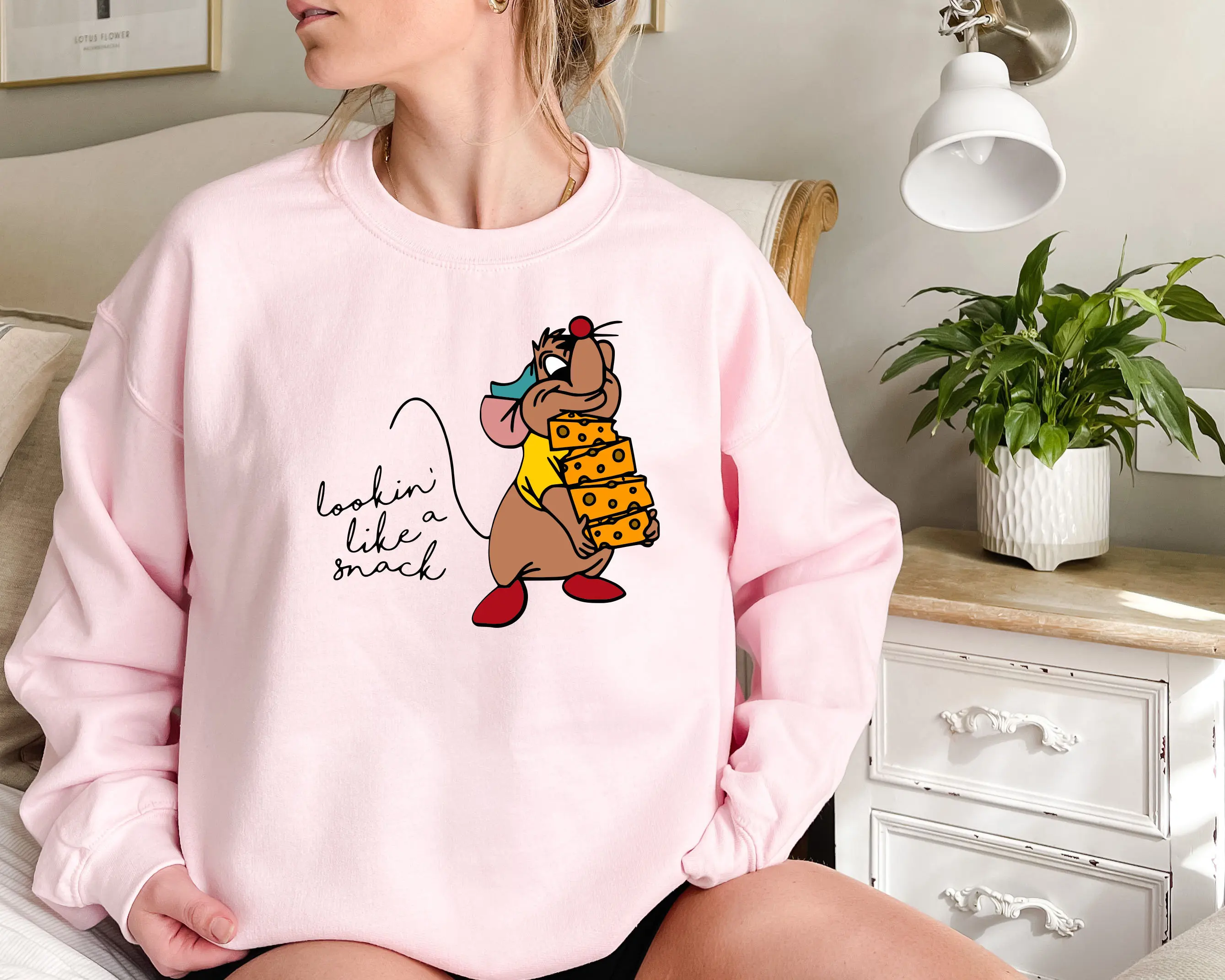 Sehen Sie sich wie ein Snack. Gus Gus Disney Cinderella Sweatshirt, ein Snack-Liebhaber-Maus-Sweatshirt. Neues Herbst-/Winter-Sweatshirt mit Rundhalsausschnitt