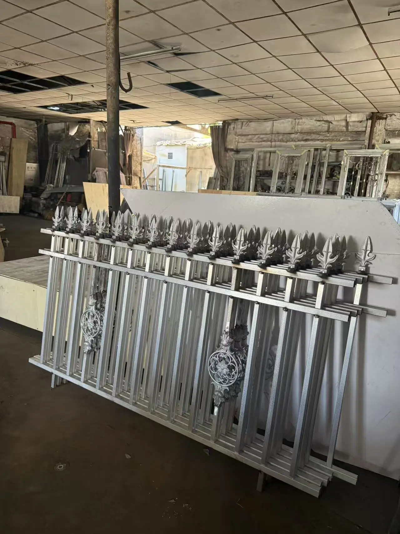 Wrought Iron Fence Outdoor Aluminum Fencing Safety-Fence Wrought Iron Fence Slat Fence China Factory