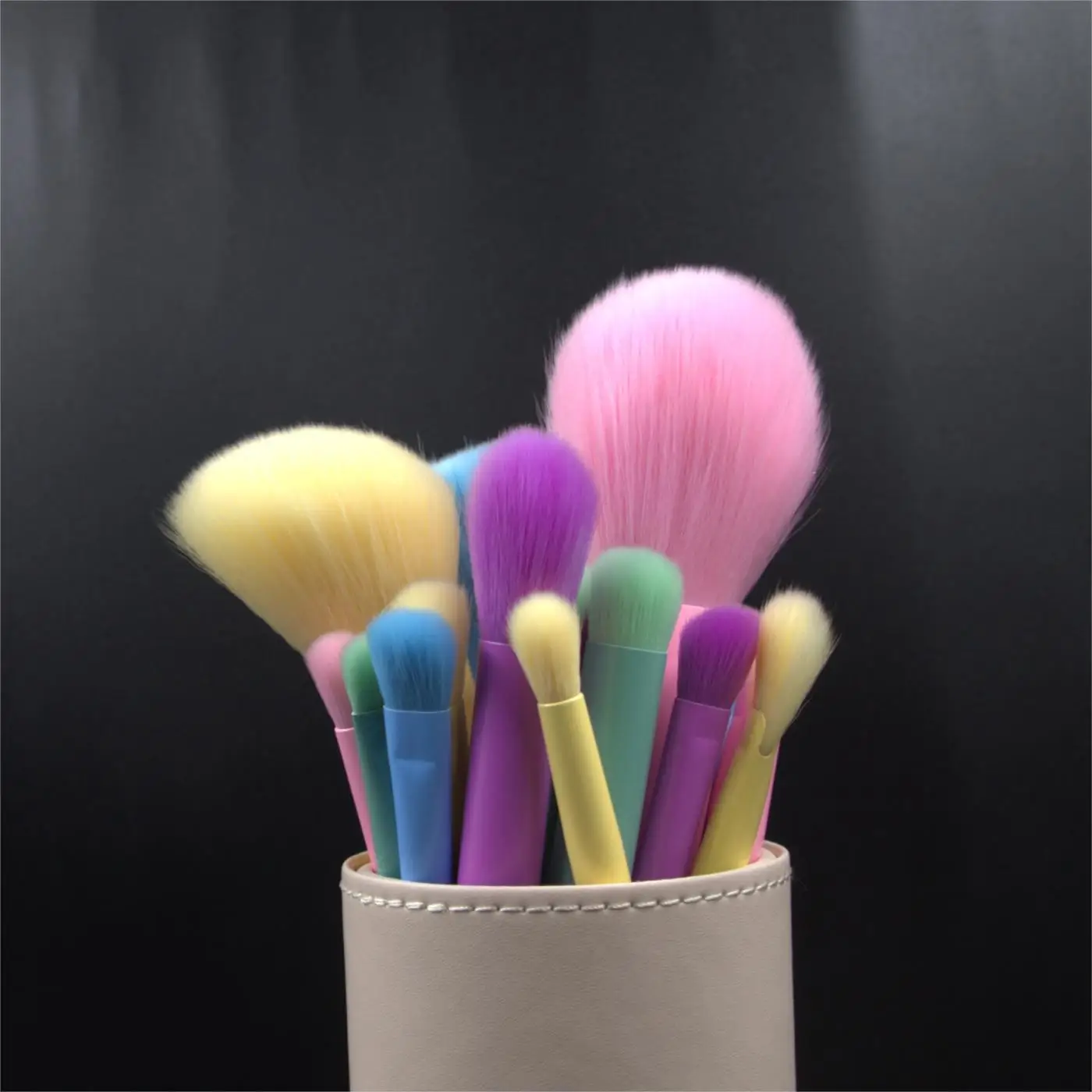 17PCS Macaron Color Makeup Brushes Set Rainbow Cosmetic Brush Kit with Gift Box, Complete Face & Eye Brushes Collection