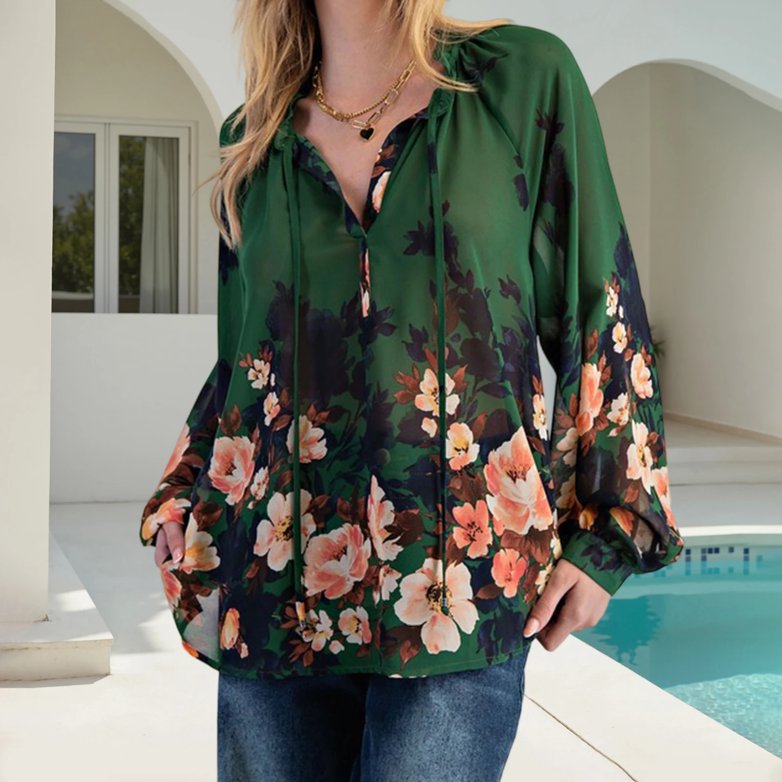 قمصان شيفون مطبوعة بالورود للسيدات بلوزات فضفاضة مكشكشة بياقة على شكل V وأكمام طويلة قطع علوية للسيدات لخريف 2025 ملابس خروج جديدة للسيدات